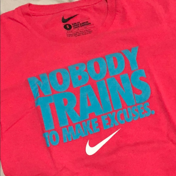 🥇Nike shirt sz S nobody trains to make excuses - Picture 2 of 4